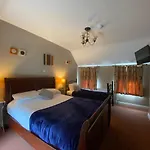 Shines Guesthouse