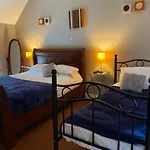 Shines Guesthouse