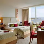 Hodson Bay Hotel