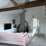 Cosy Apartment With Fire Stove
