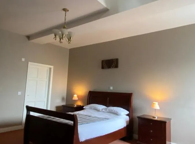 Shines Guesthouse