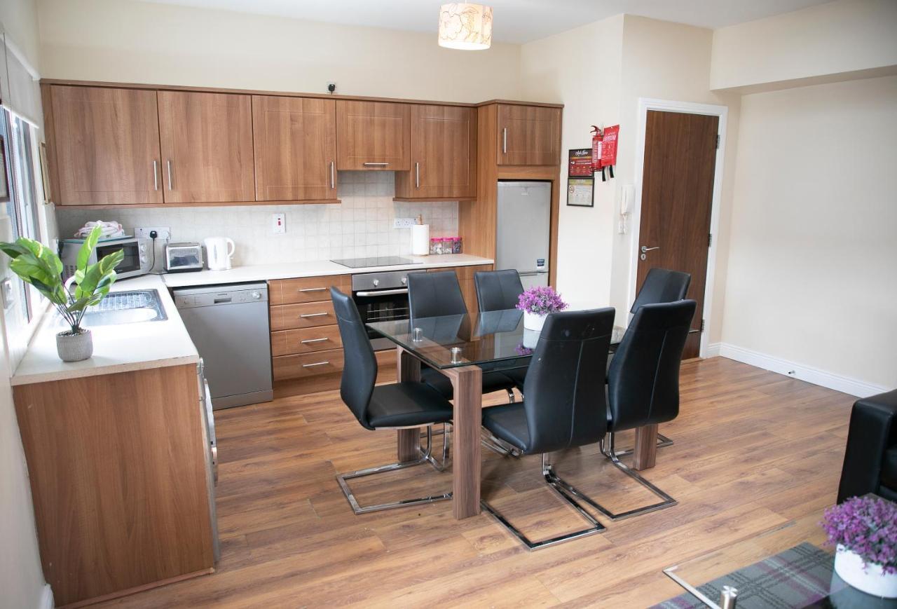 Arch House & 4*