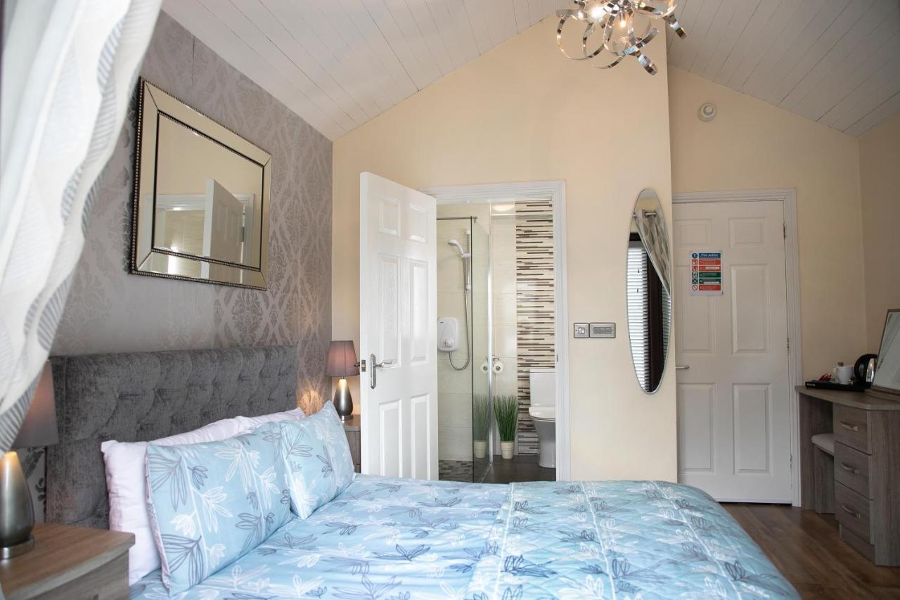Arch House & 4*