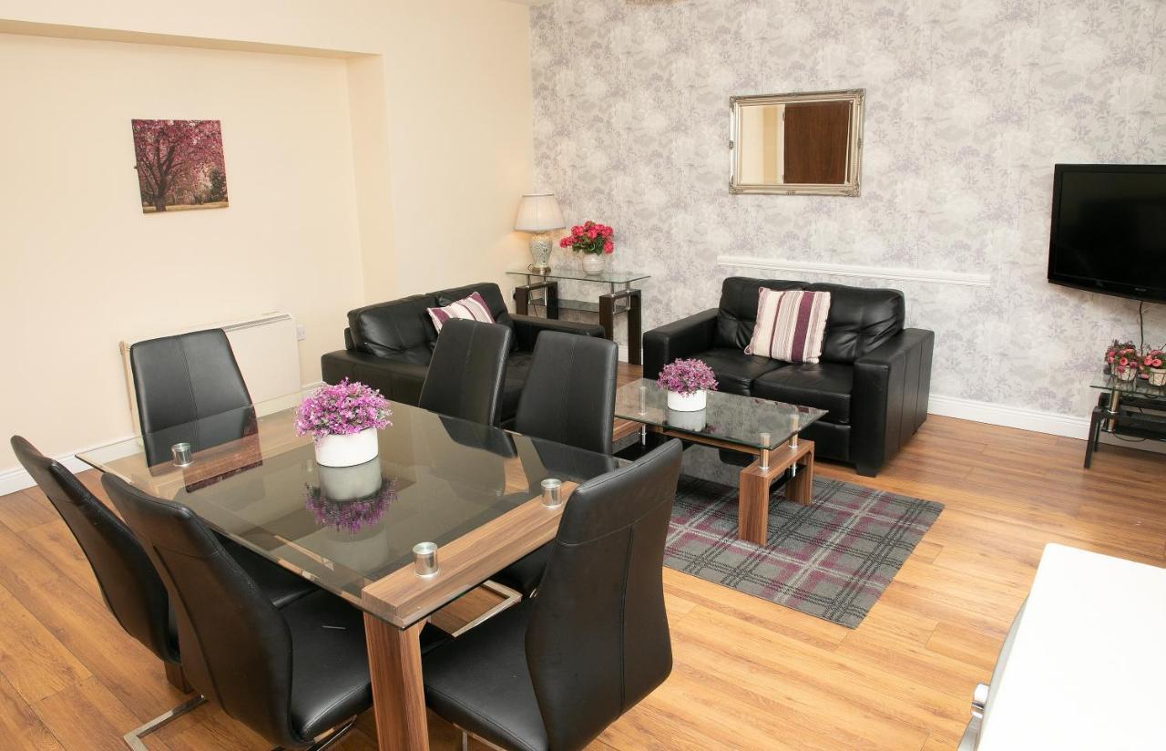 Arch House & 4*