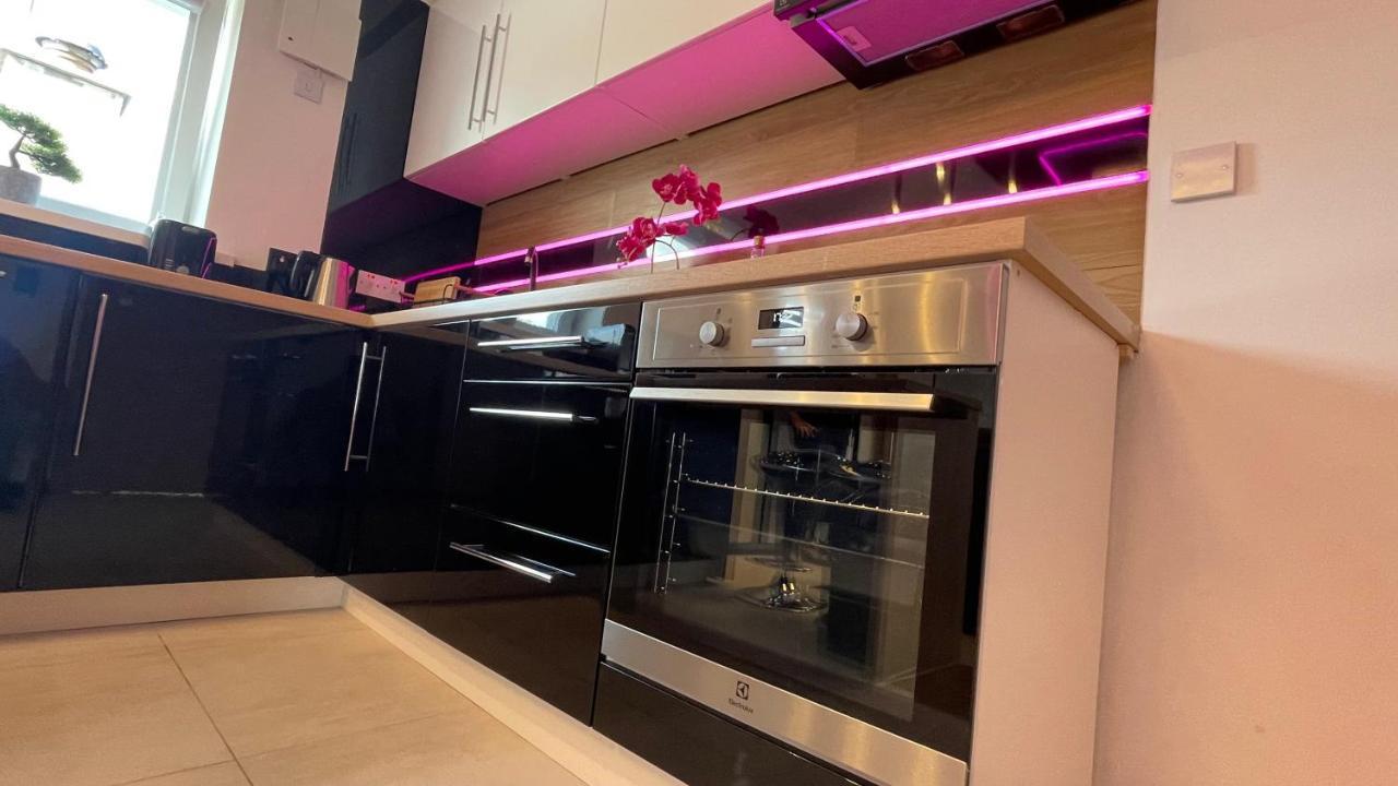 Apartment #3 Tgha Luxury One Bedroom In Athlone