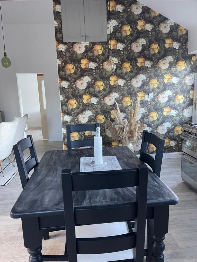 Apartment Cosy With Fire Stove *